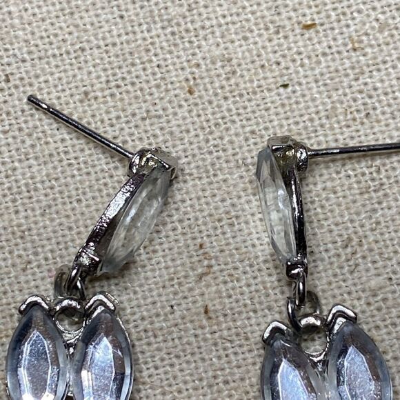 💛 Vintage Silvertone Rhinestone Chandelier Drop Earrings - Picture 4 of 4